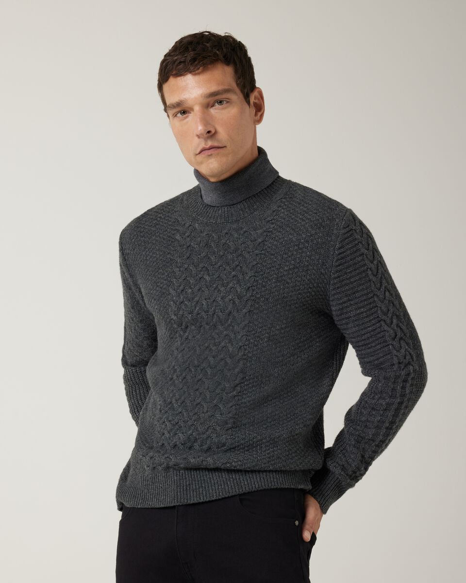 Heavyweight chunky knit with contrast cable knit design, Charcoal, hi-res